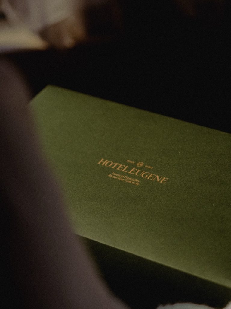 HOTEL EUGENE: Premium Tea Set