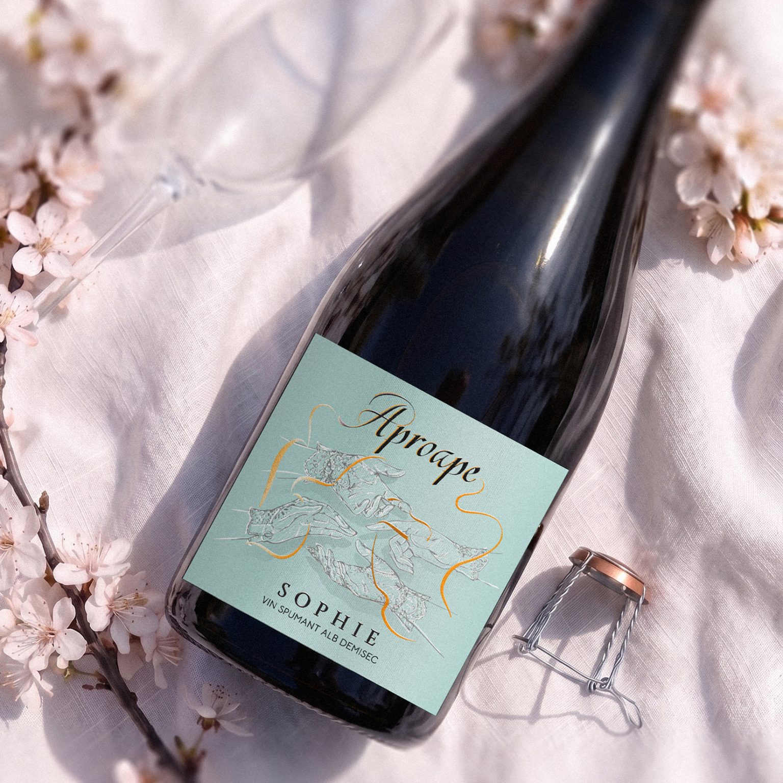 Aproape Sparkling Wine – Label & Visual Identity